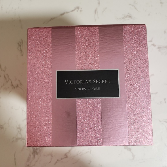 Victoria's Secret 2019 Holiday Snow Globe - Picture 3 of 4